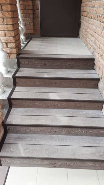 Подступёнок HOLZHOF с тиснением "Кольца дерева", 150*12*4000 мм, антрацит Подступёнок HOLZHOF с тиснением "Кольца дерева", 150*12*4000 мм, антрацит