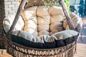 Подвесное плетеное кресло качели CARTAGENA (цвет светло-коричневый) с подушками (цвет бежевый) без каркаса Подвесное плетеное кресло качели CARTAGENA (цвет светло-коричневый) с подушками (цвет бежевый) без каркаса