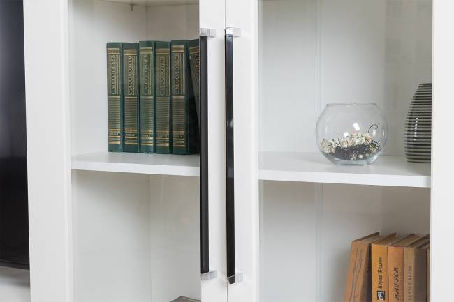 Две тумбы для аппаратуры и шкаф с тремя дверками стекло Валенсия цвет белый шагрень